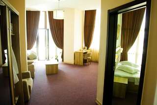 Отель Hotel Grand Зугдиди Люкс с 1 спальней-10